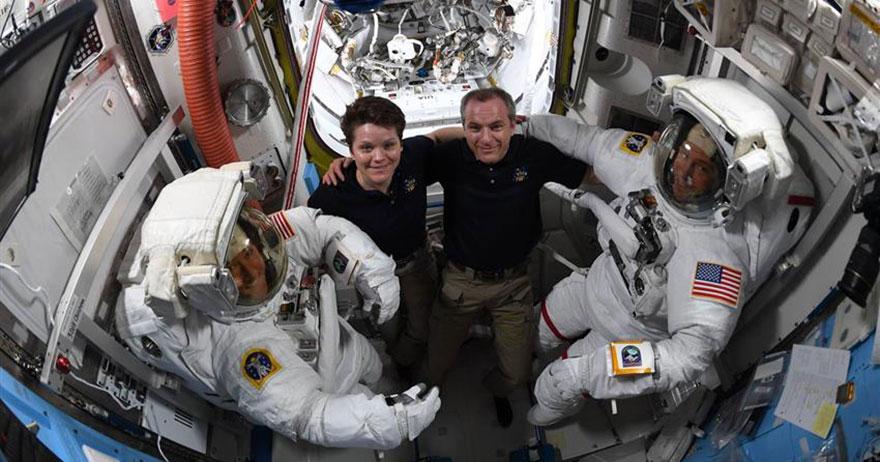 How space and isolation affect astronauts' mental health | Canadian Space Agency