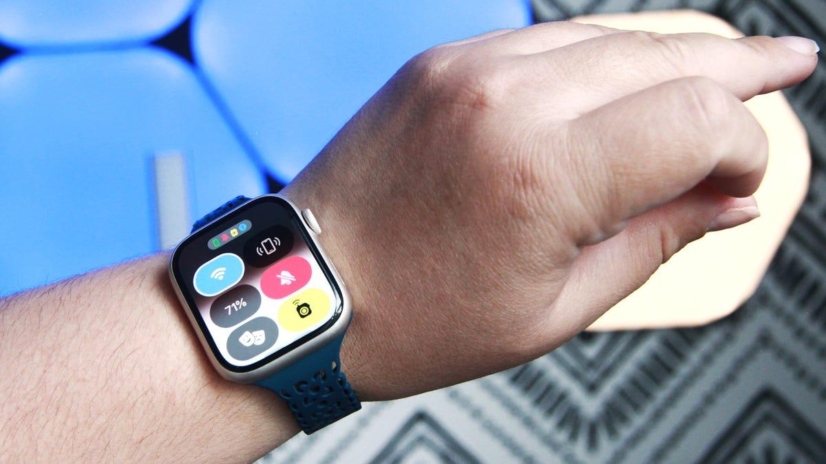 You can already use the Apple Watch's double-tap feature. Here's how | ZDNET