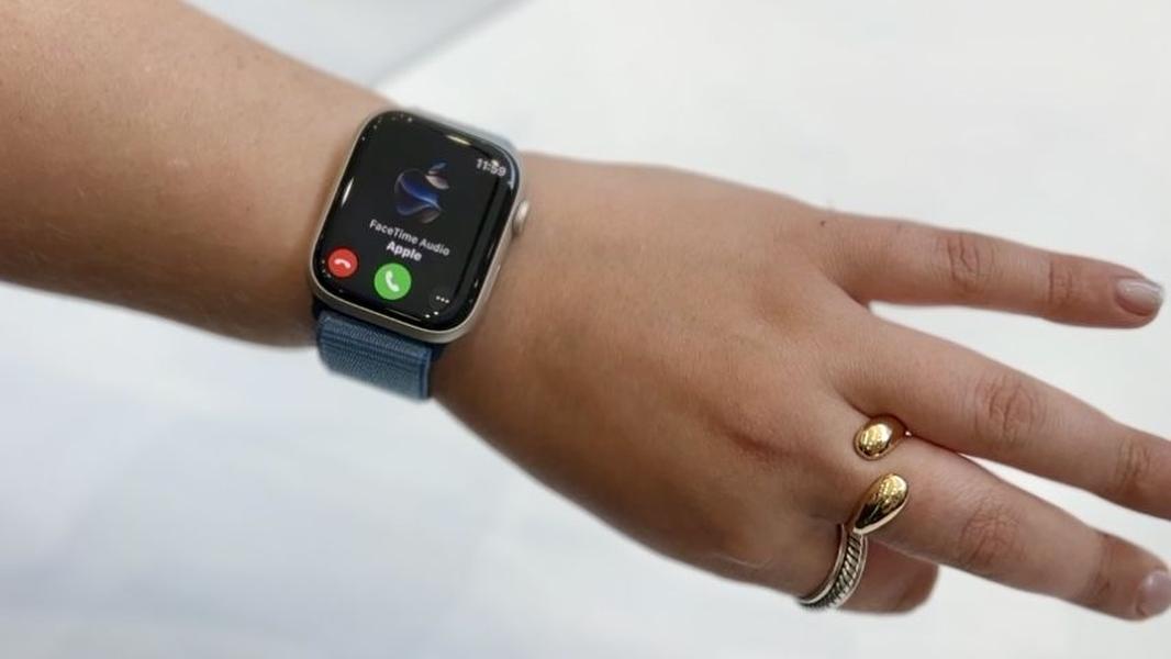 I just tried the Apple Watch 9 double tap feature — and I'm convinced it's the future | Tom's Guide