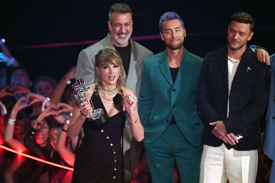*NSYNC Reunite to Present Taylor Swift with Pop Award at 2023 MTV VMAs