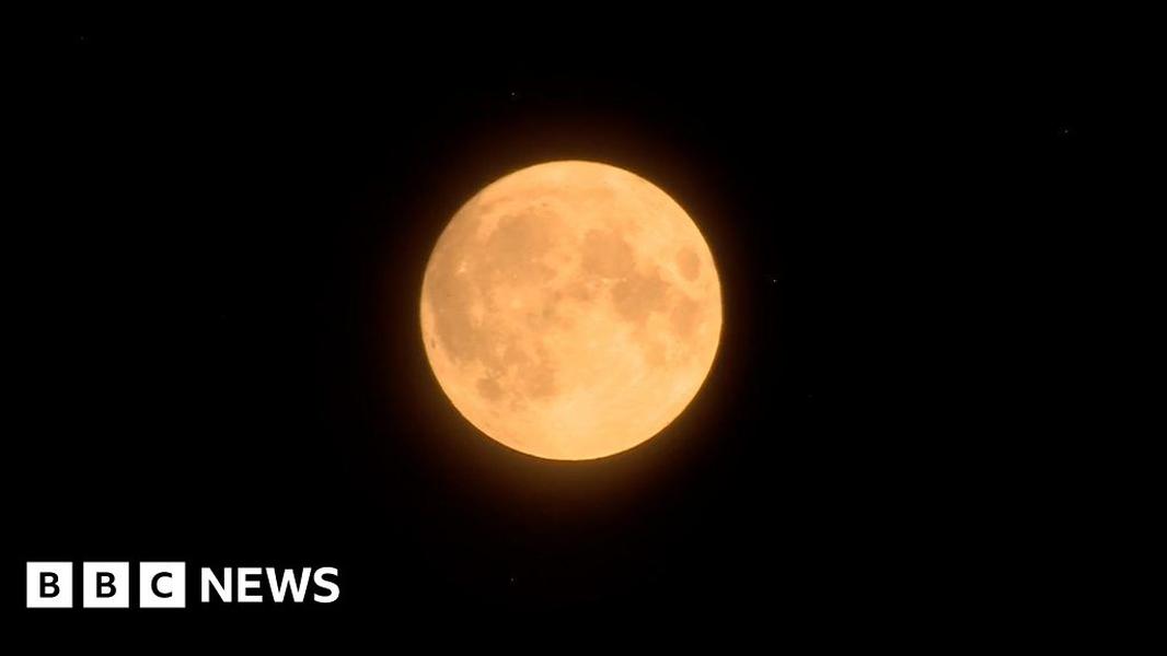 Watch: Where had the best view of the blue supermoon? - BBC News