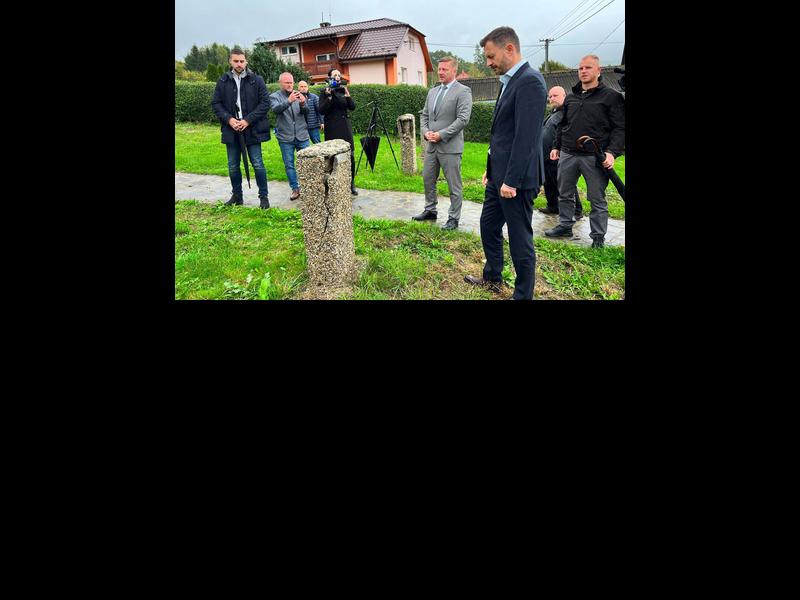 Controversy Surrounding Alleged Mistreatment of Russian Graves Unfolds in Ladomirova